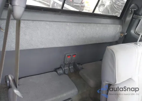 2000 Toyota Tacoma из США, поврежденный, VIN 4TAVL52N1YZ681968